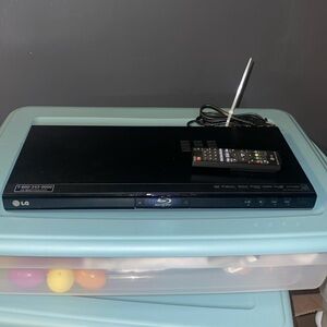 LG Blu Ray Disc Player w/Remote Excellent Condition